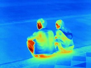 thermal photo of young couple sitting (red-blue)